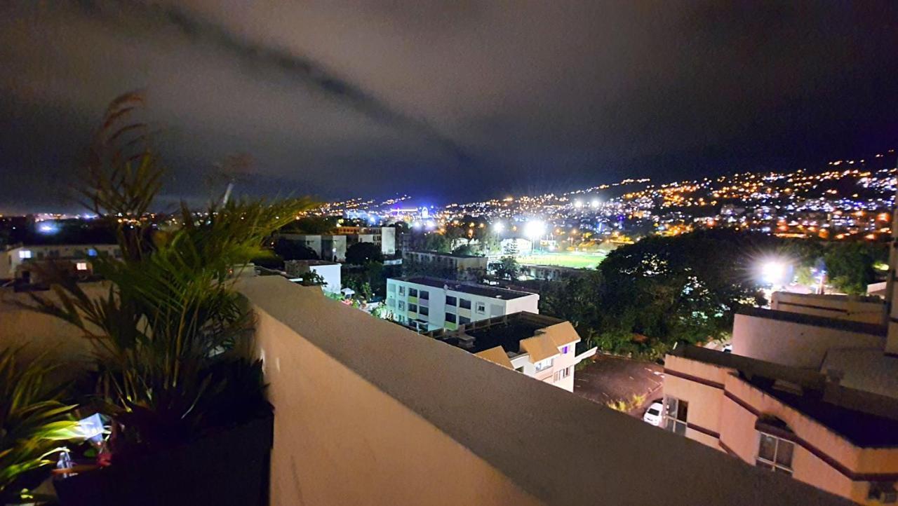 Rooftop - L'Appartement En Haut Saint-Denis Zewnętrze zdjęcie